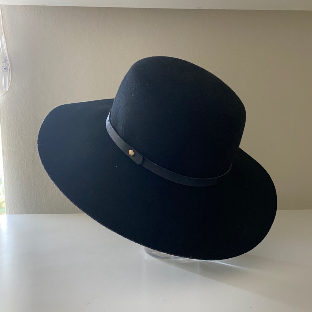Black hat soft brim